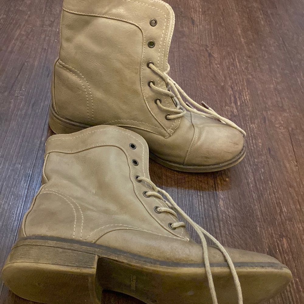 Combat boots